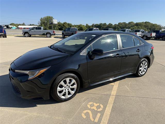 Used 2025 Toyota Corolla LE FWD image 4