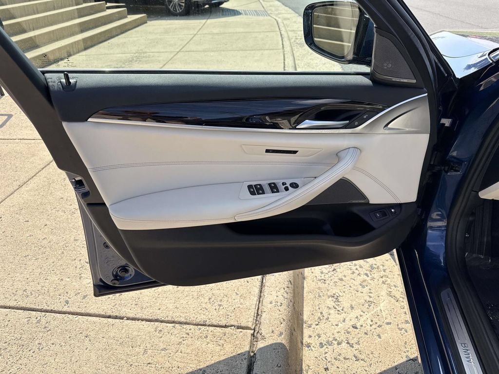 Used 2022 BMW 530e xDrive w/ Premium Package AWD/4WD image 29
