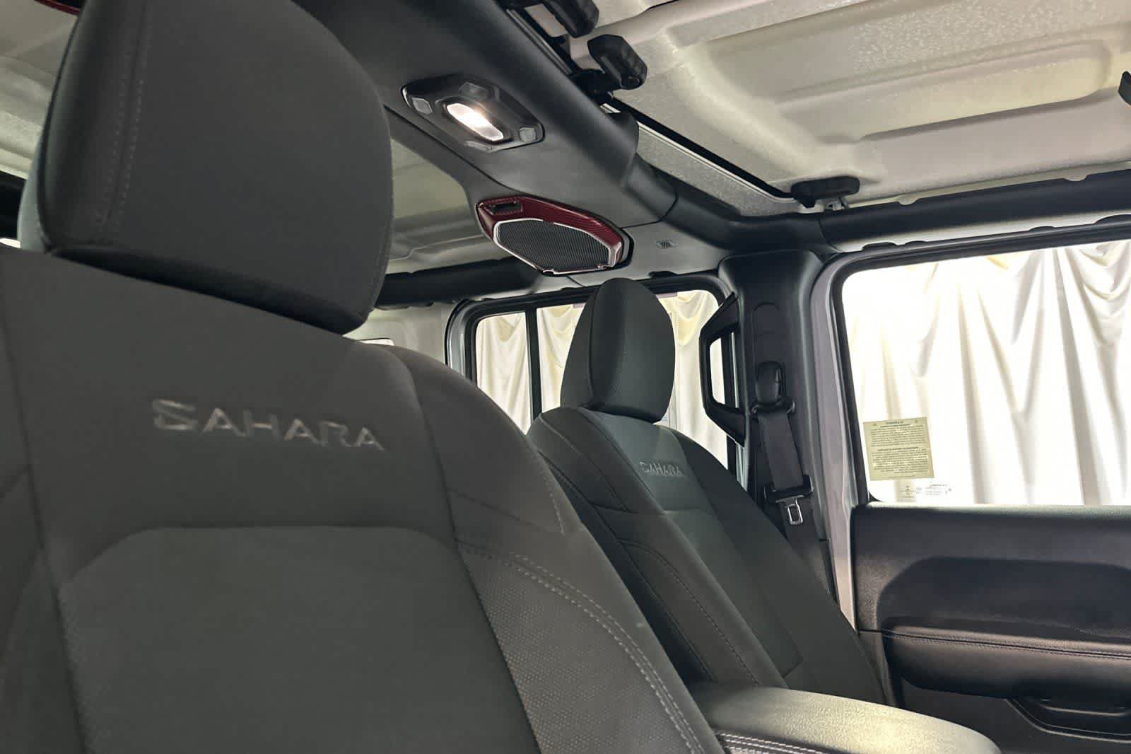 Used 2018 Jeep Wrangler Unlimited Sahara AWD/4WD image 20