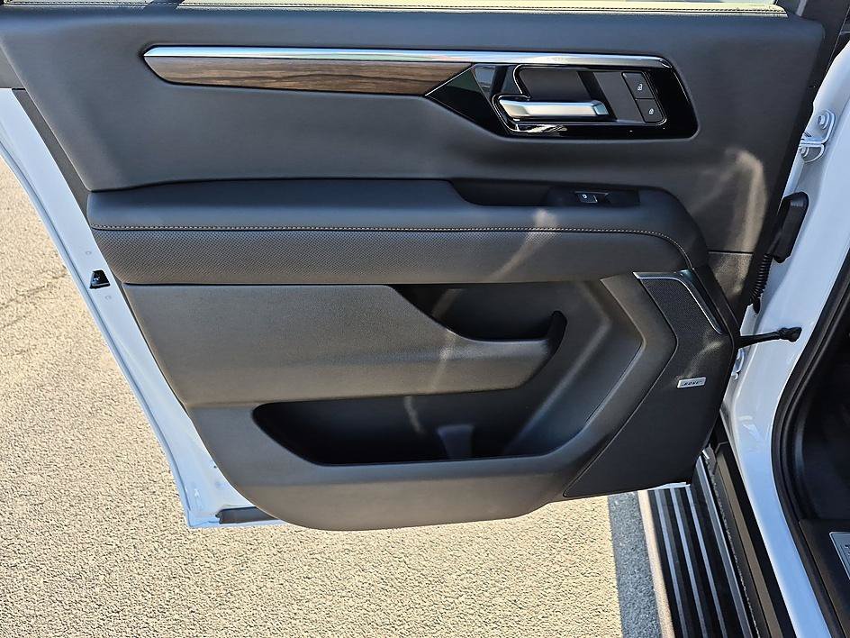 New 2026 Chevrolet Suburban High Country AWD/4WD image 29