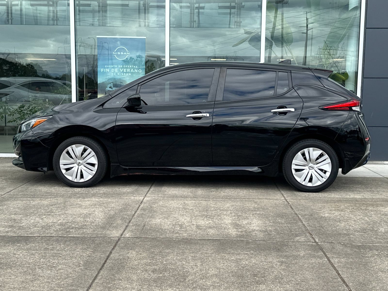 Used 2022 Nissan Leaf S FWD image 6