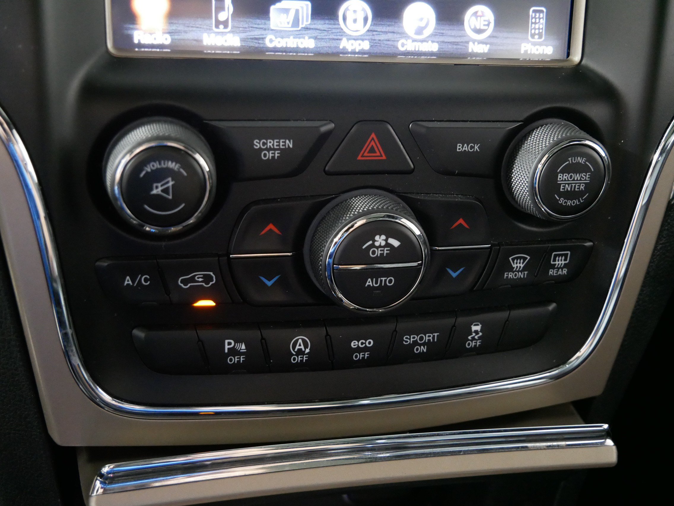 Used 2017 Jeep Grand Cherokee Limited w/ Luxury Group II AWD/4WD image 23