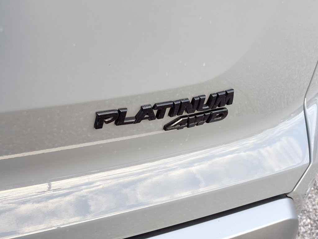 Used 2022 Nissan Pathfinder Platinum w/ Cargo Package AWD/4WD image 14