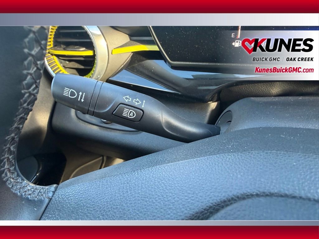 Used 2024 Chevrolet Trax ACTIV w/ Sunroof Package image 14