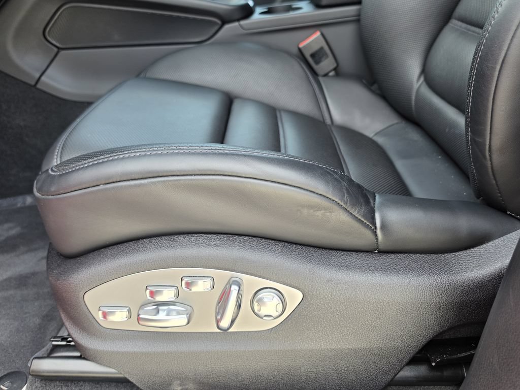 Used 2026 Porsche Macan AWD/4WD image 12