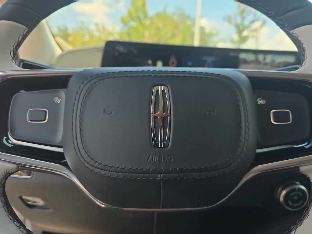 New 2026 Lincoln Navigator L Premier AWD/4WD image 21
