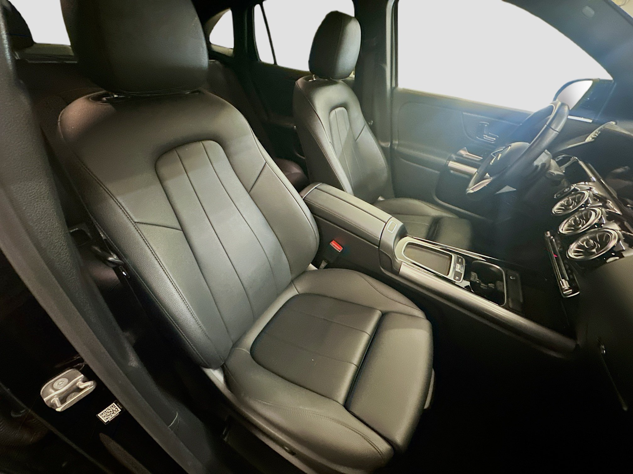Used 2025 Mercedes-Benz GLA 250 4MATIC image 32