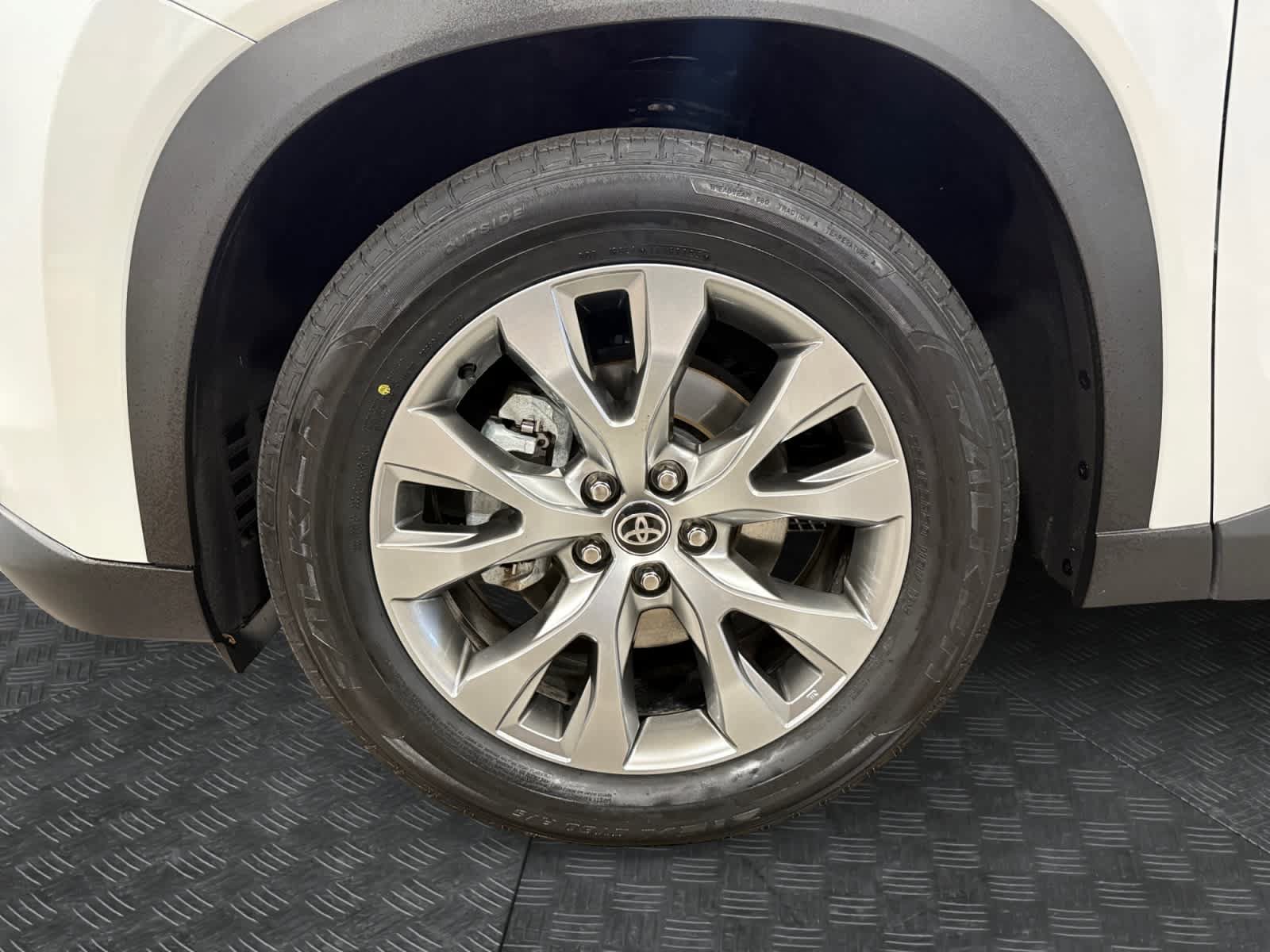 Used 2025 Toyota Grand Highlander AWD image 15