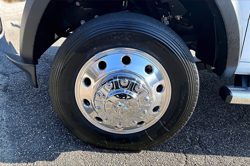 Used 2024 RAM 5500 Tradesman w/ Chrome Appearance Group image 28