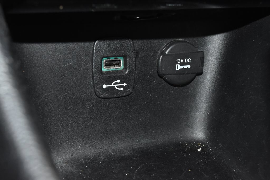 Used 2012 Chrysler 200 Touring FWD image 12