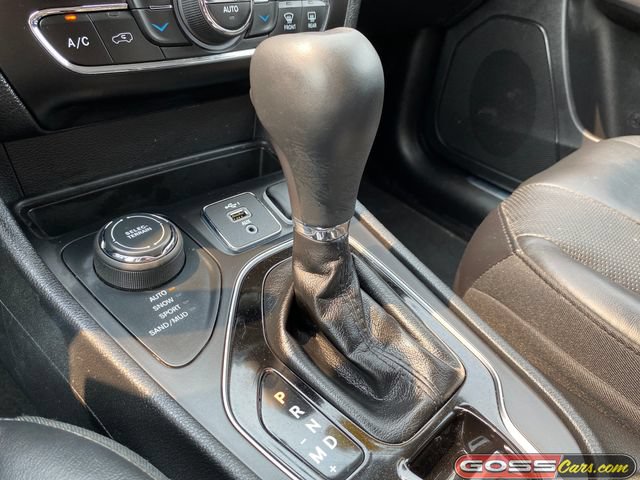 Used 2019 Jeep Cherokee Limited AWD/4WD image 13