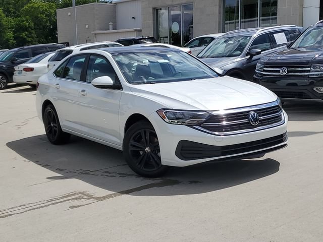 Certified 2024 Volkswagen Jetta SE w/ Panoramic Sunroof Package FWD image 33