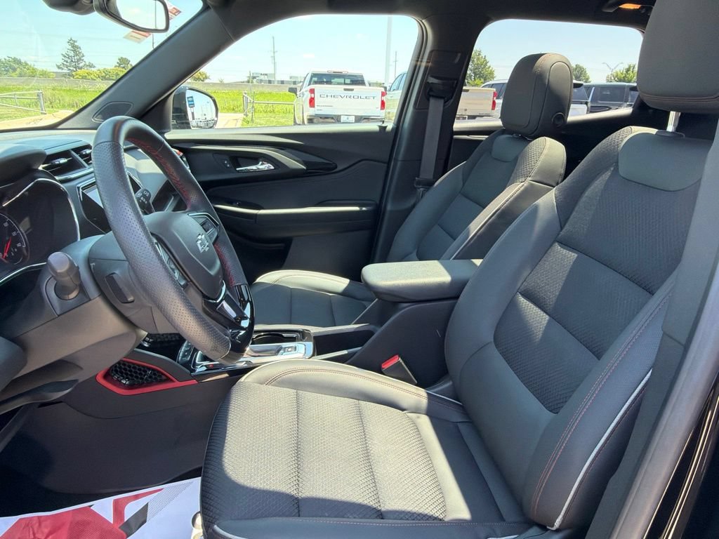 Used 2023 Chevrolet TrailBlazer RS w/ Sun and Liftgate Package AWD/4WD image 17