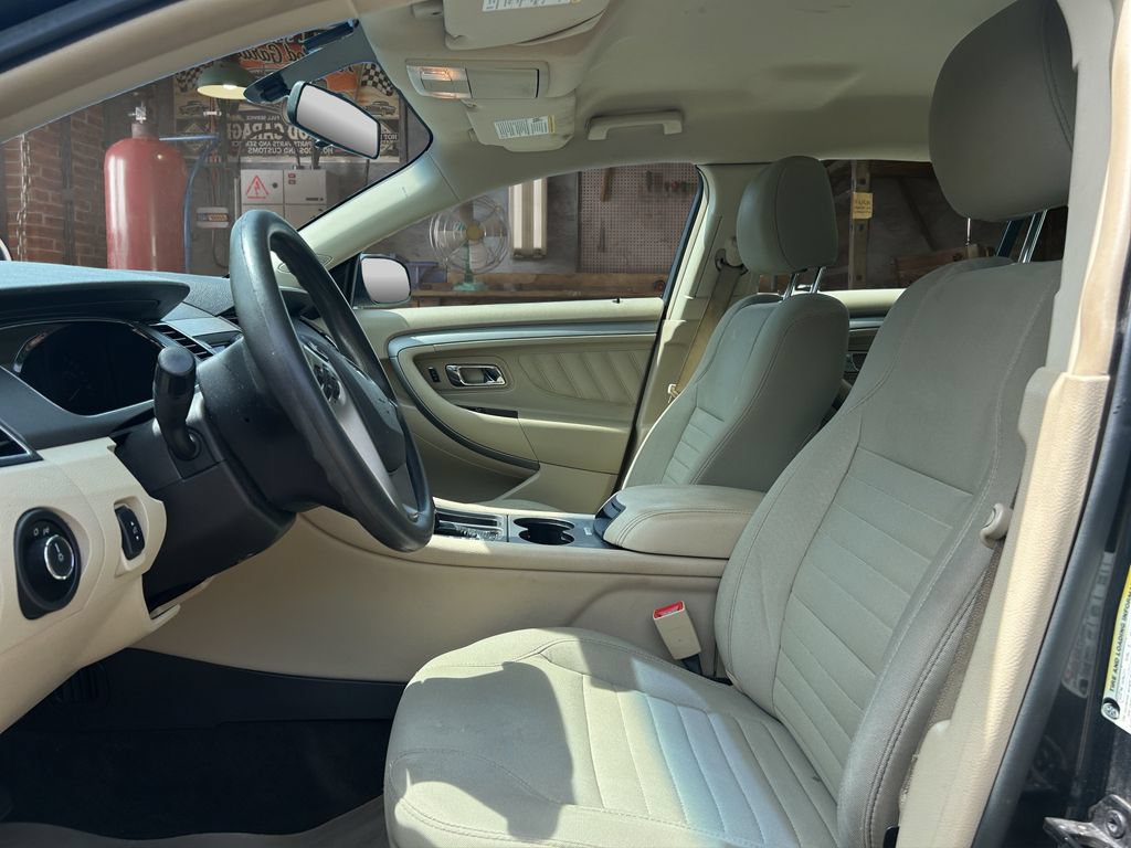 Used 2016 Ford Taurus SE FWD image 19