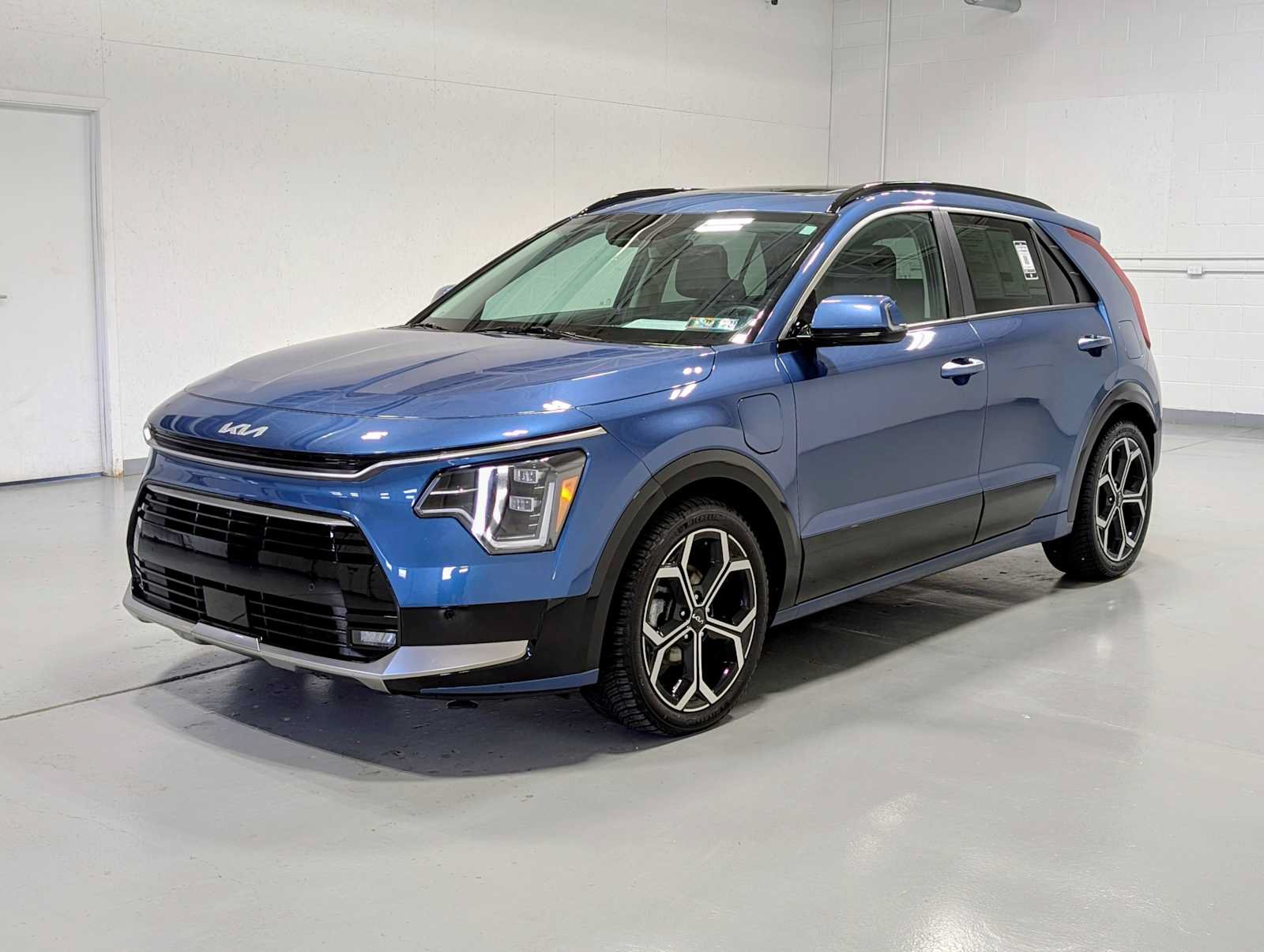 Certified 2023 Kia Niro SX Touring FWD image 1