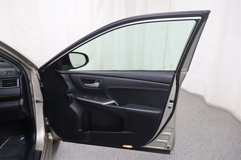 Used 2015 Toyota Camry XLE FWD image 23