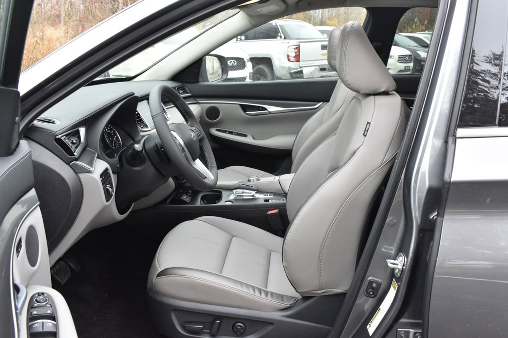 New 2025 INFINITI QX50 Luxe image 11