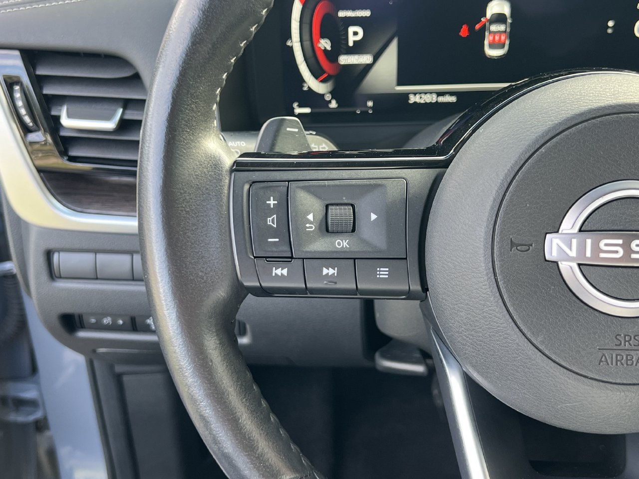 Used 2024 Nissan Rogue Platinum FWD image 11