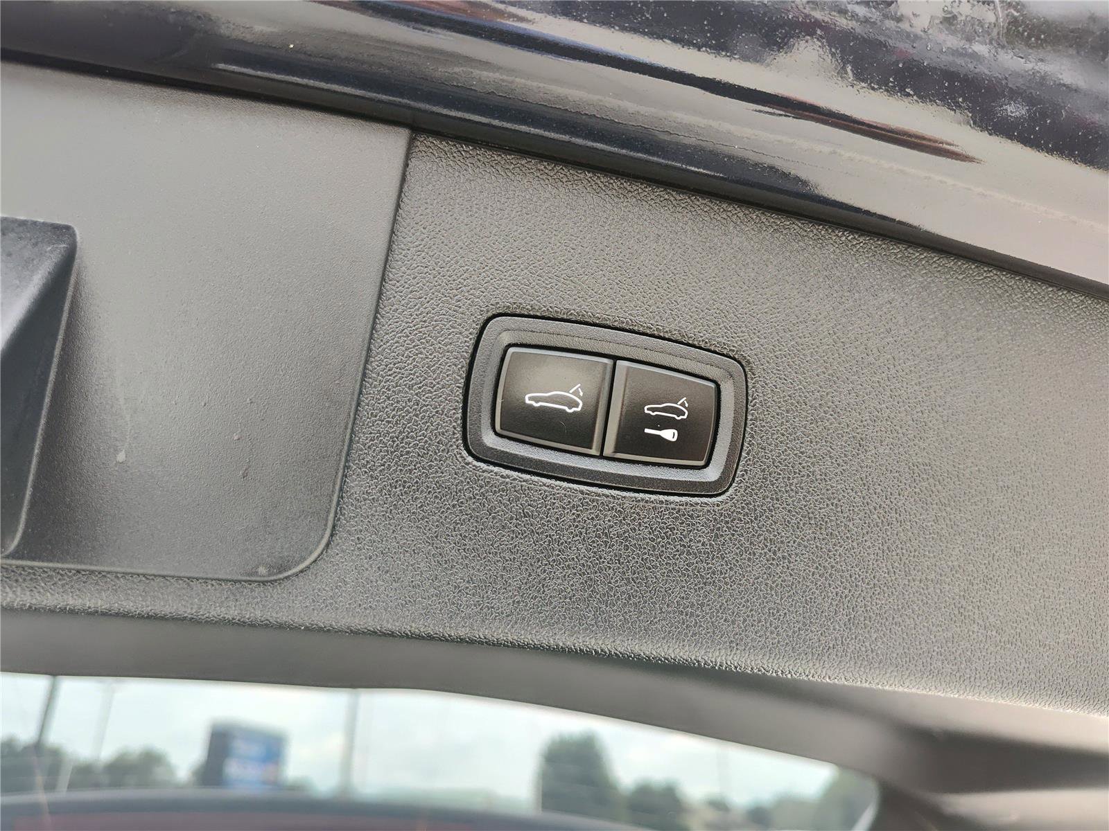 Used 2023 Porsche Cayenne Platinum Edition image 7