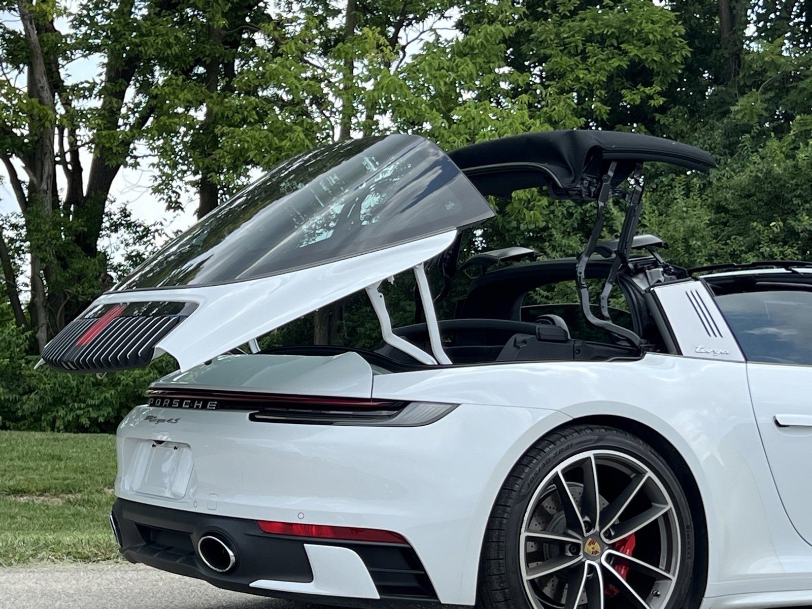 Certified 2021 Porsche 911 Targa 4S w/ Premium Package image 10