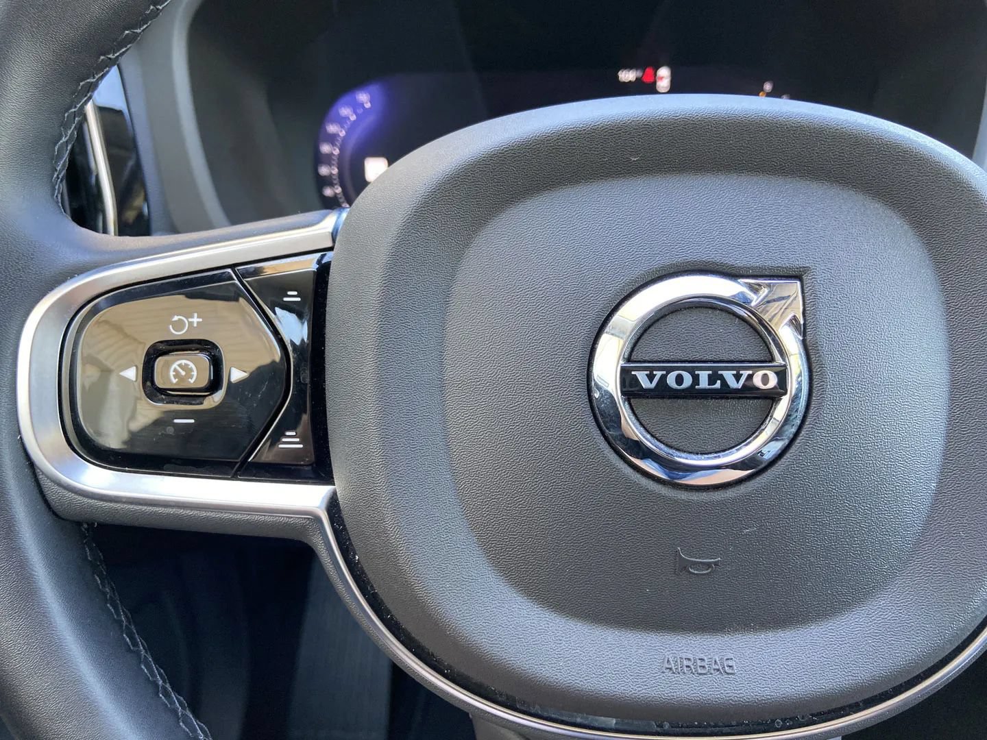 Used 2025 Volvo XC60 B5 Plus AWD/4WD image 15