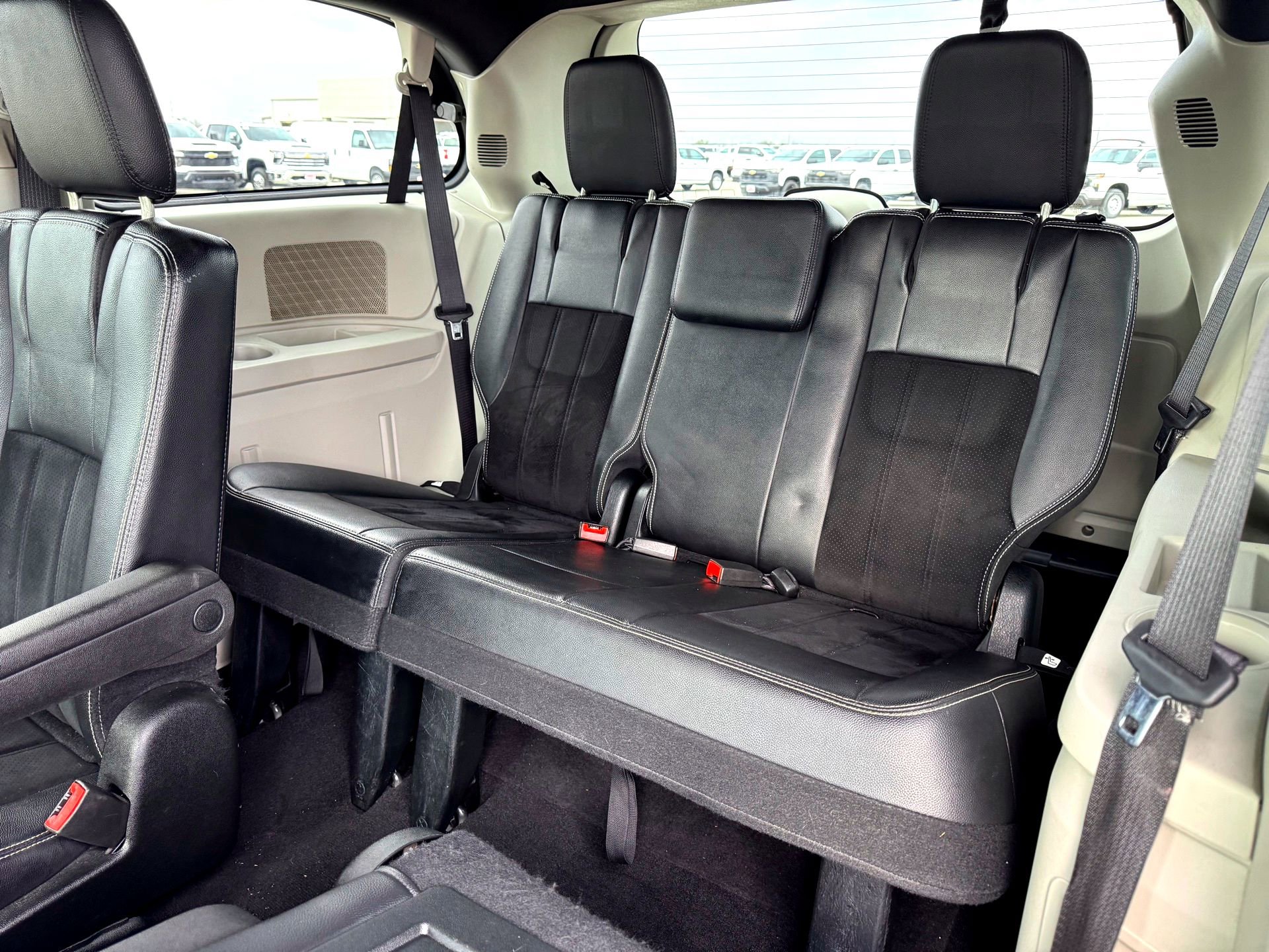 Used 2018 Dodge Grand Caravan SXT image 16