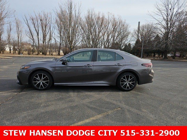 Used 2023 Toyota Camry SE image 1