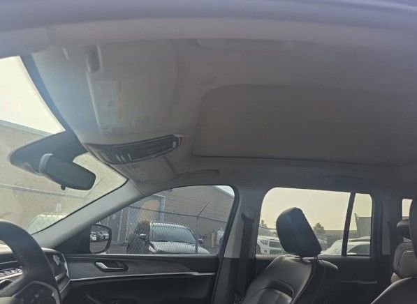 Used 2024 Jeep Grand Cherokee Limited 4xe image 4