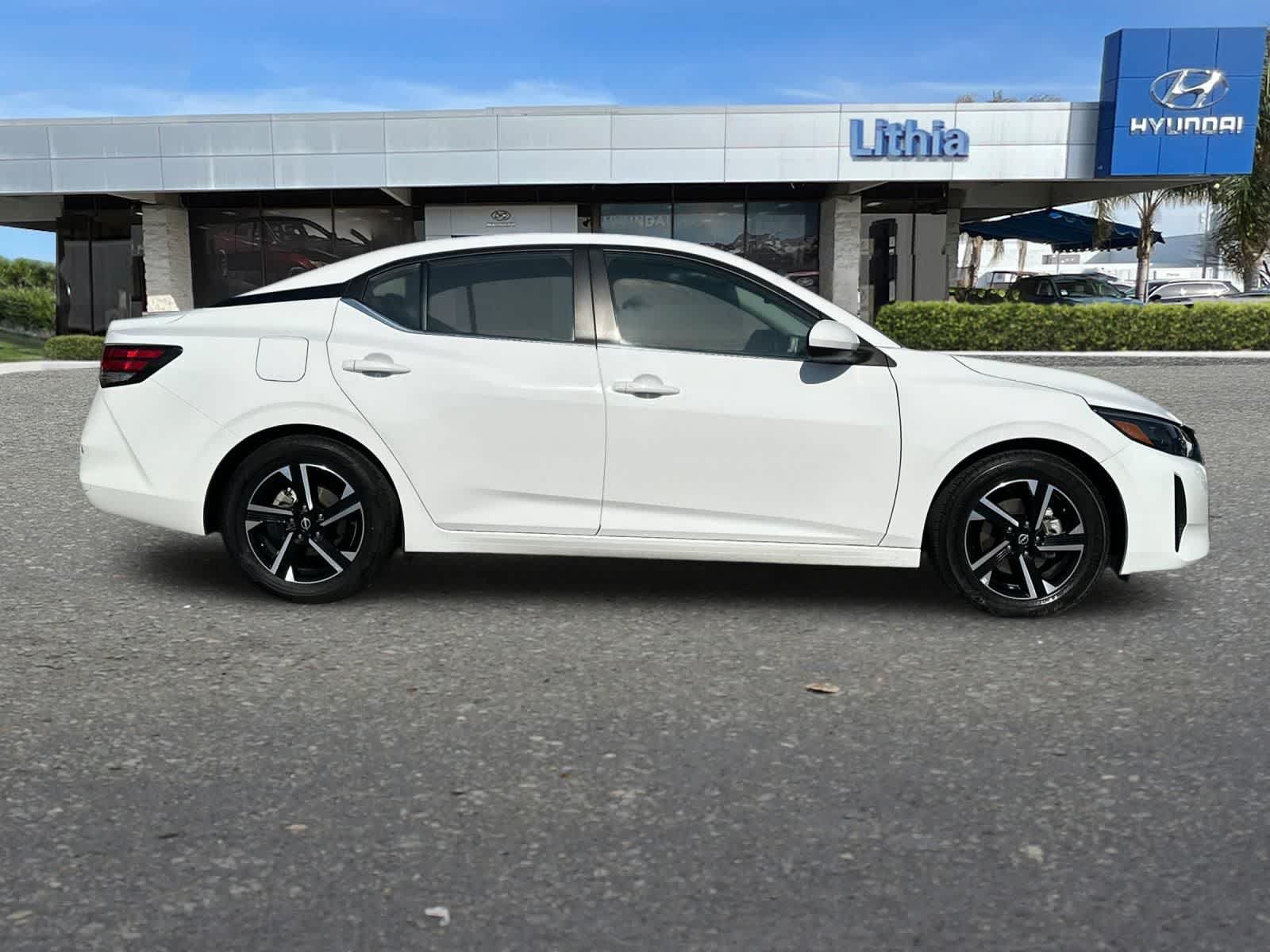 Used 2025 Nissan Sentra SV FWD image 9