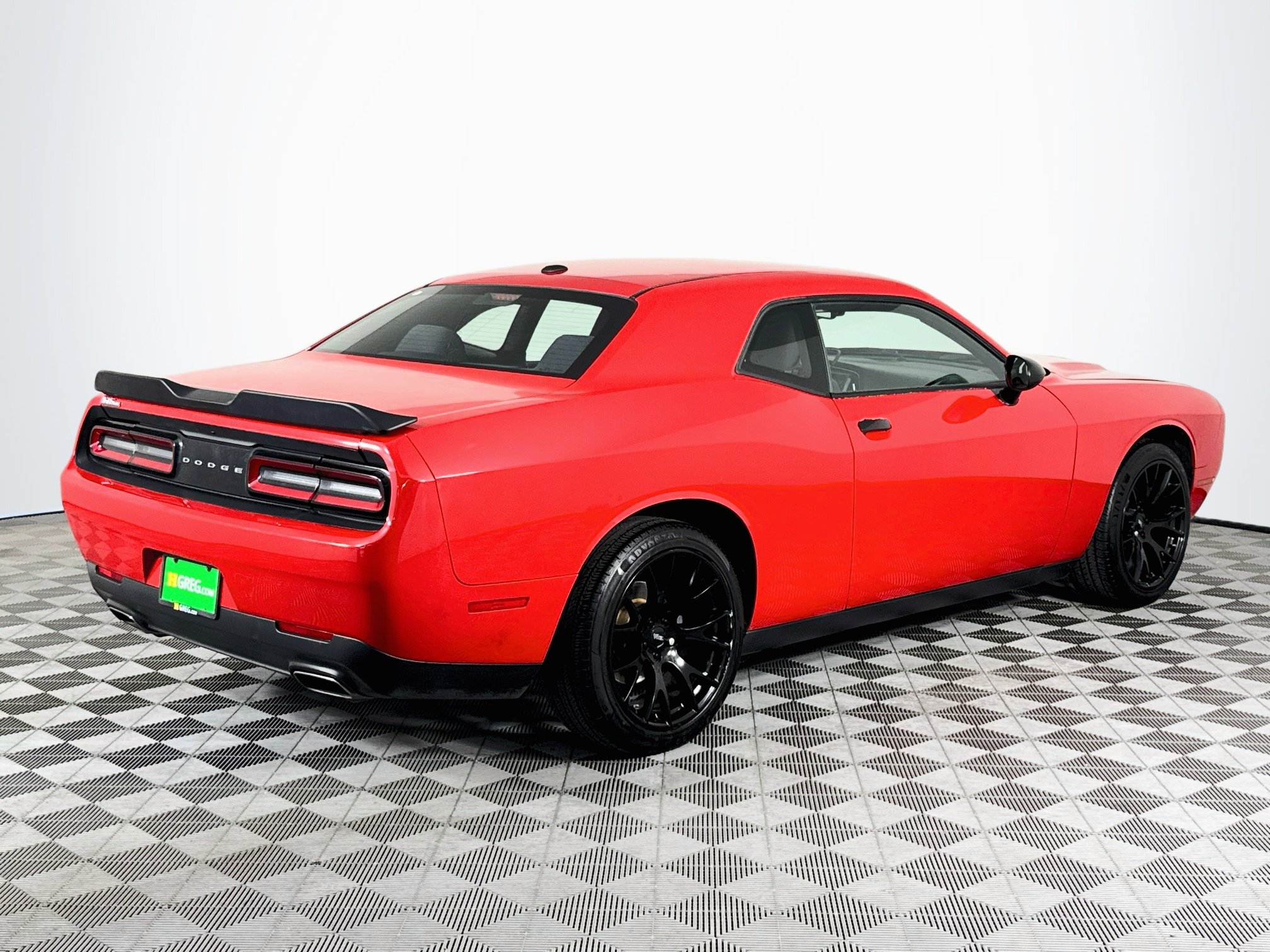 Used 2016 Dodge Challenger SXT RWD image 8