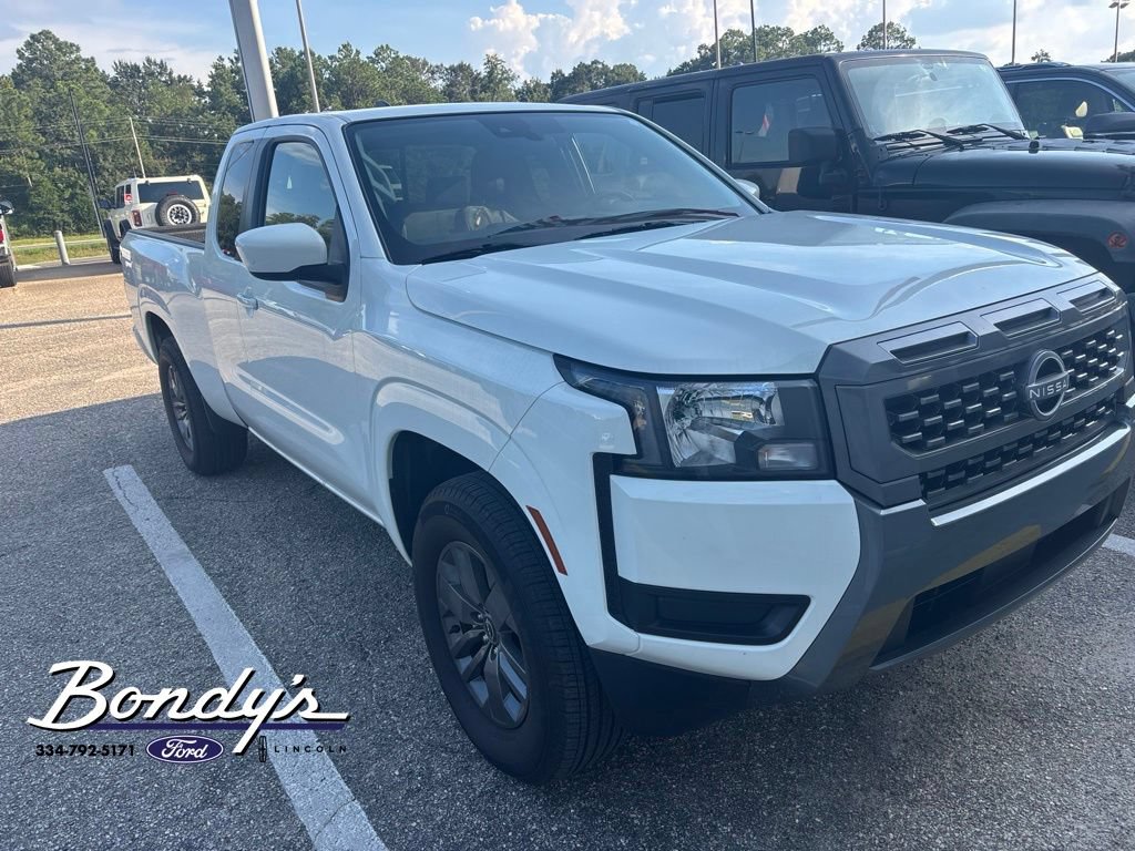 Used 2025 Nissan Frontier SV RWD image 3