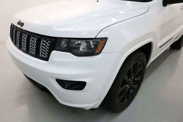 Used 2017 Jeep Grand Cherokee Altitude image 28