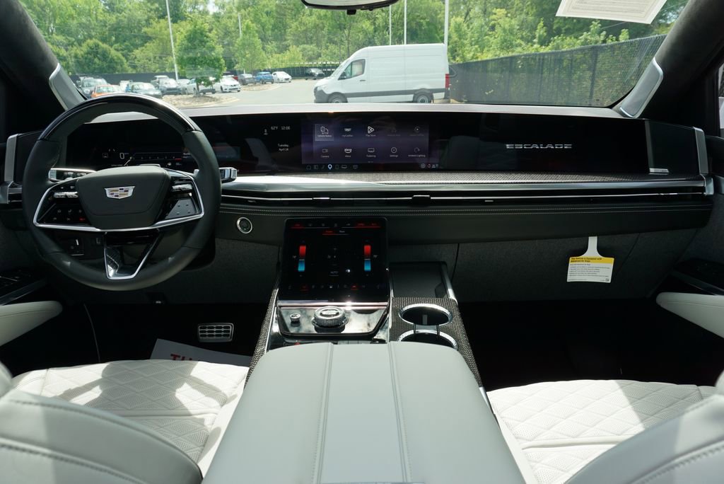 Used 2025 Cadillac Escalade ESV V image 44