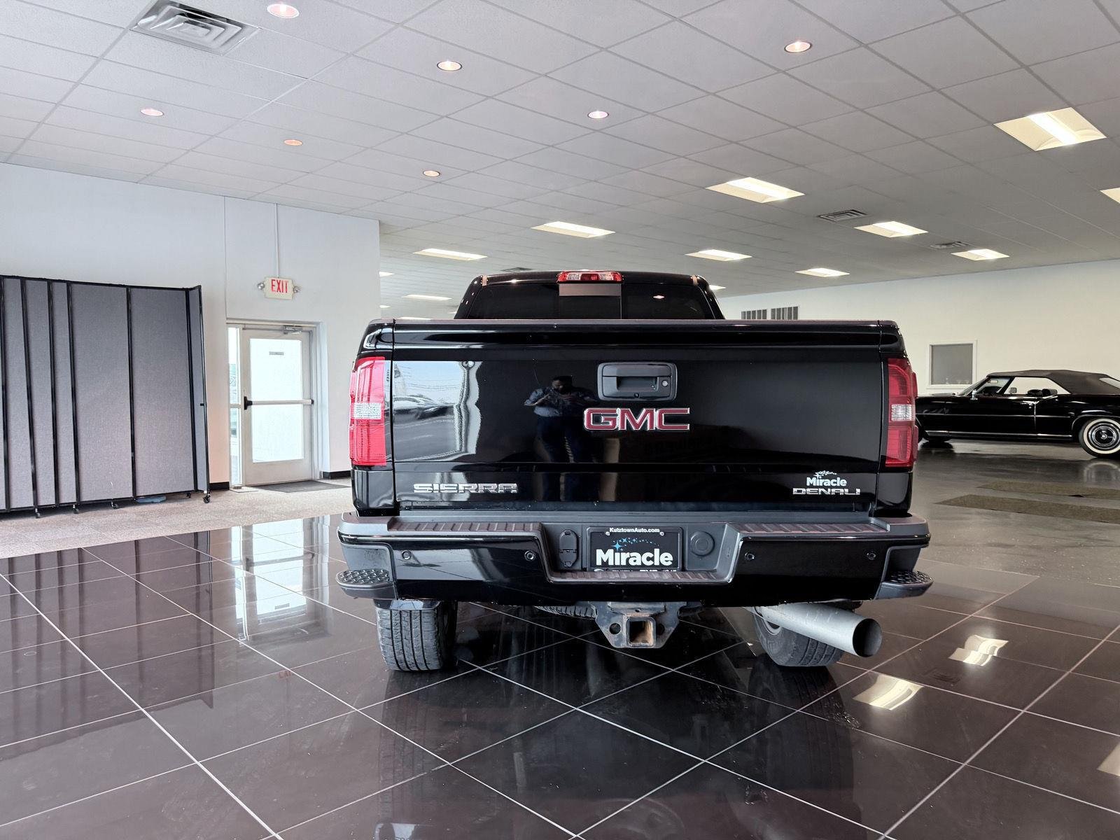 Used 2018 GMC Sierra 2500 Denali w/ Duramax Plus Package AWD/4WD image 13