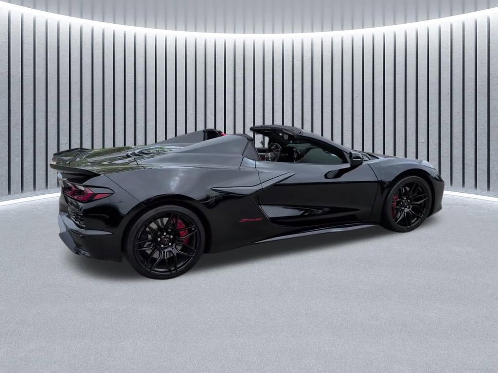 Used 2024 Chevrolet Corvette Z06 RWD image 15