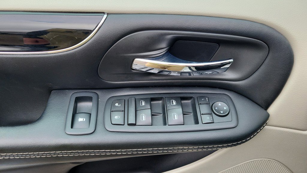 Used 2019 Dodge Grand Caravan SXT image 16