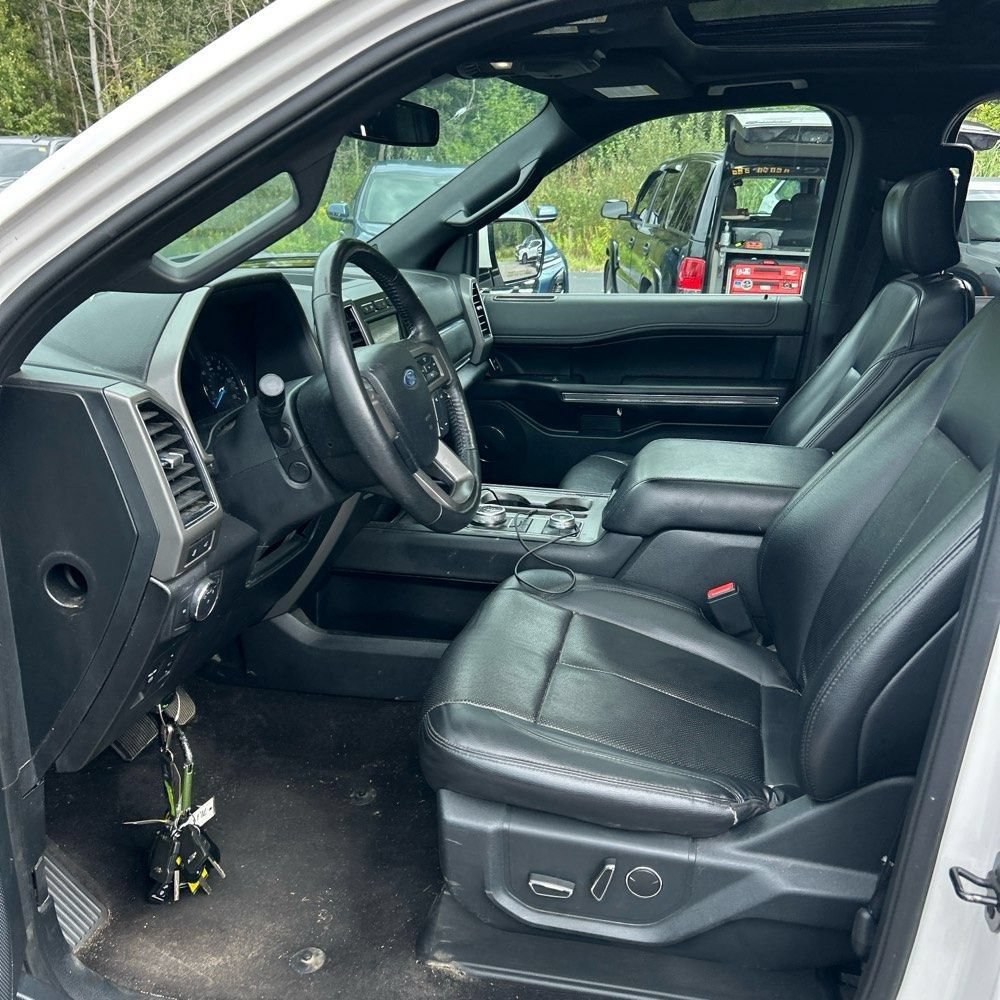 Used 2019 Ford Expedition XLT w/ Equipment Group 202A AWD/4WD image 5