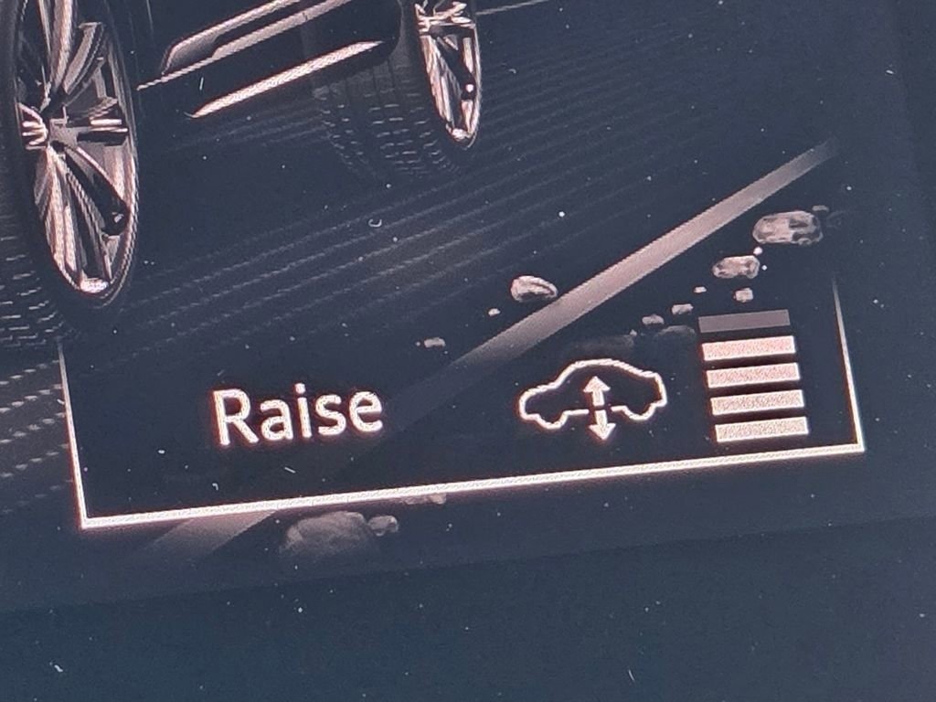 Used 2025 Audi Q7 3.0T Prestige image 15