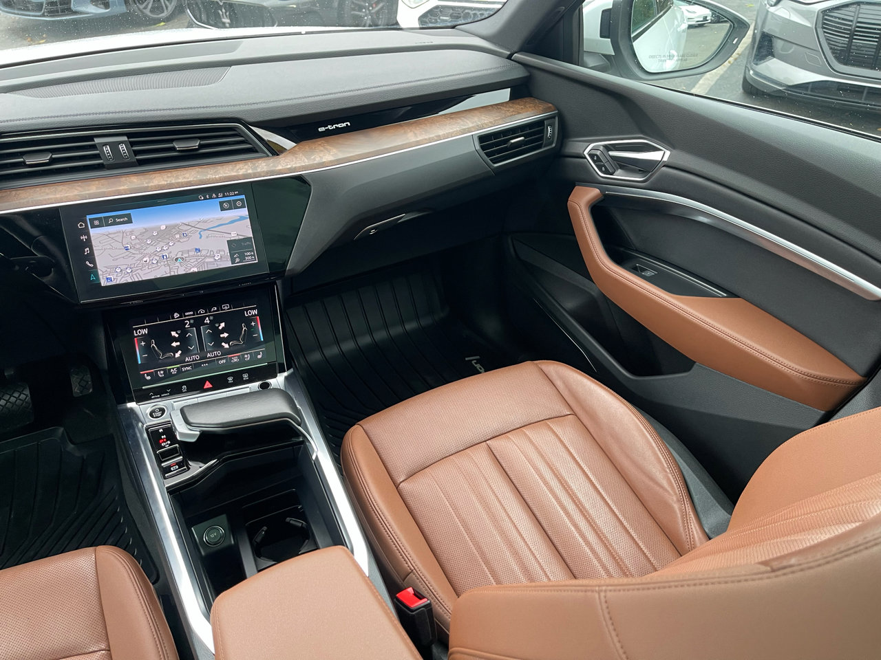 Used 2023 Audi e-tron Premium Plus w/ Premium Plus Package image 37