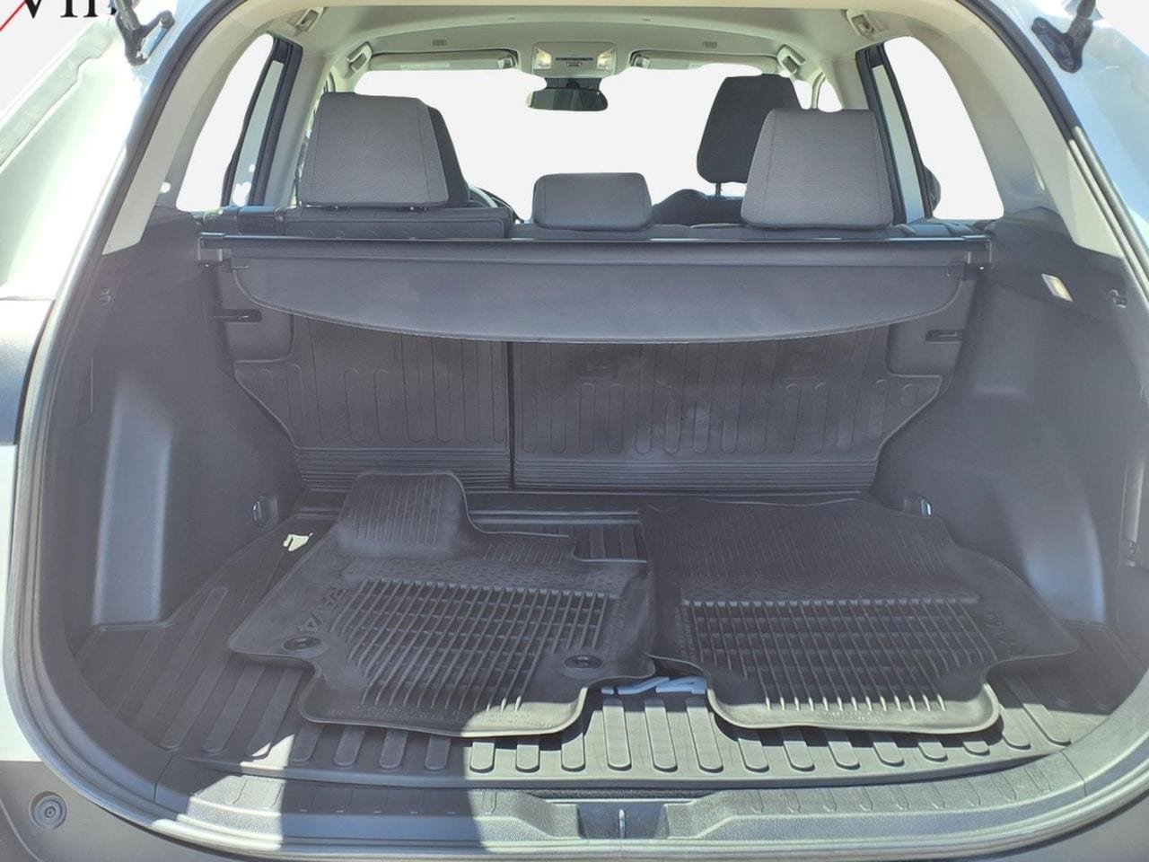 Used 2023 Toyota RAV4 XLE AWD/4WD image 5