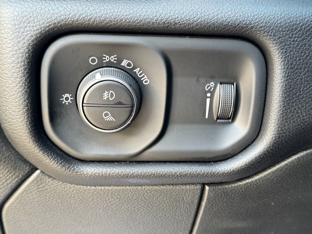 Used 2024 RAM 2500 Big Horn AWD/4WD image 30