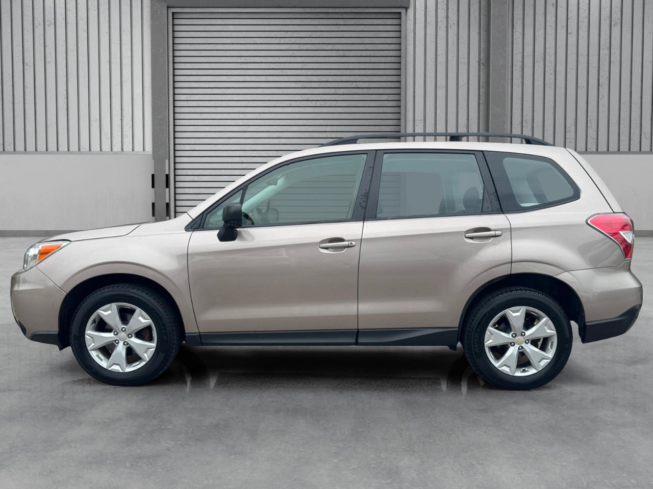 Used 2015 Subaru Forester 2.5i w/ Alloy Wheel Package AWD/4WD image 2