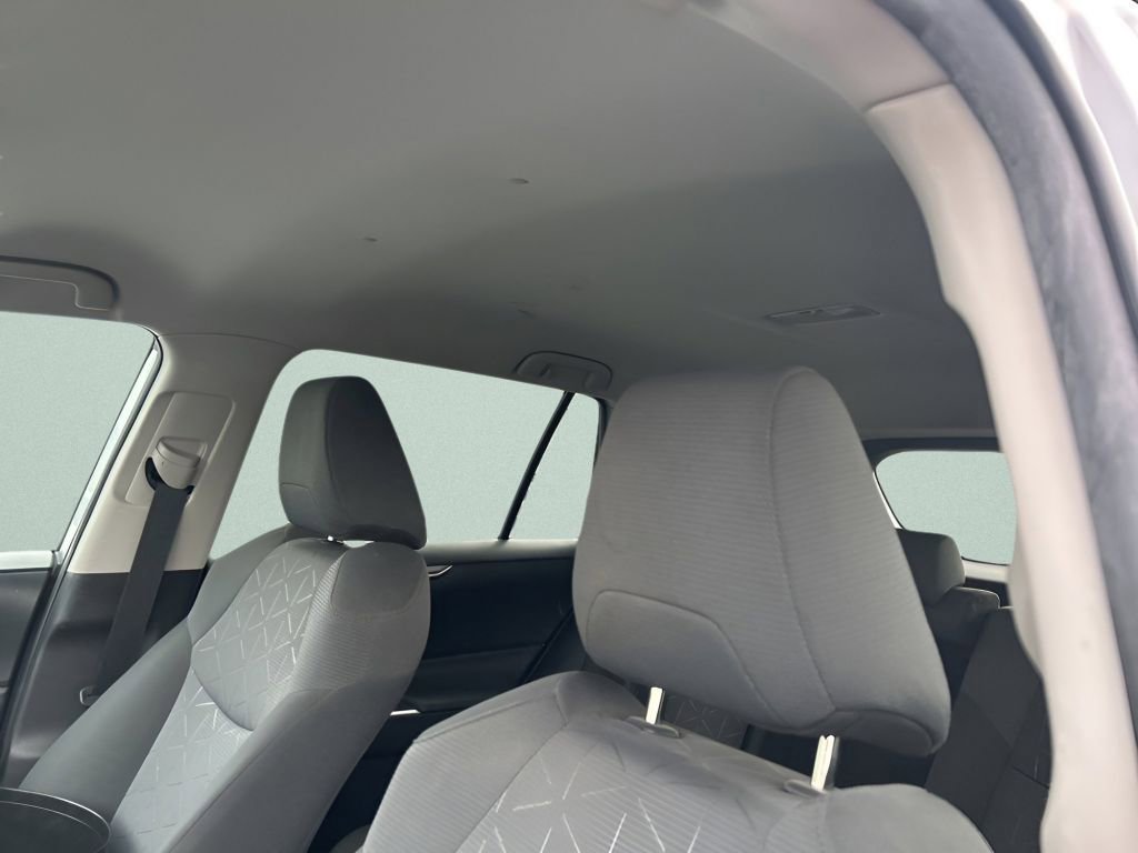 Used 2021 Toyota RAV4 XLE image 19