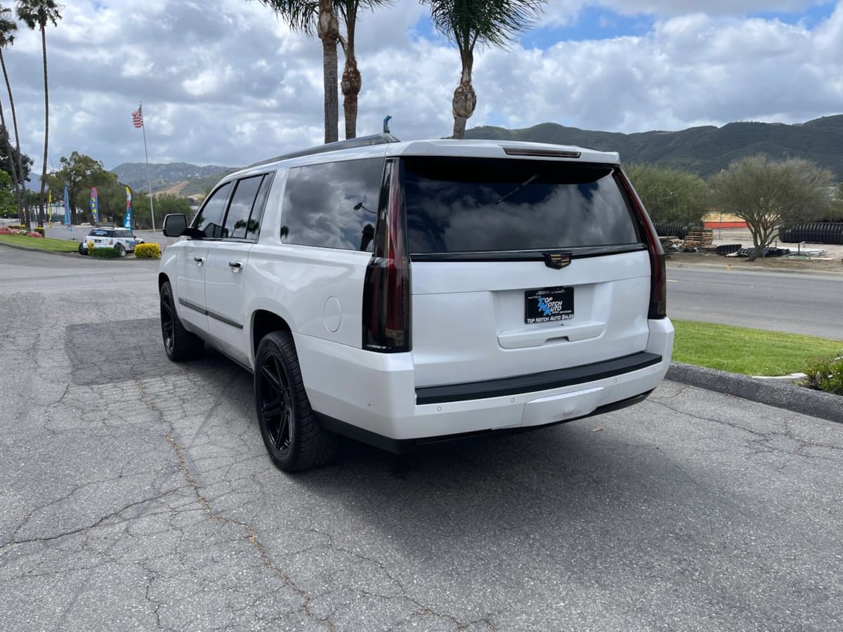 Used 2017 Cadillac Escalade ESV Luxury AWD/4WD image 7