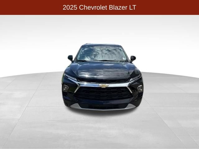 Used 2025 Chevrolet Blazer LT FWD image 2