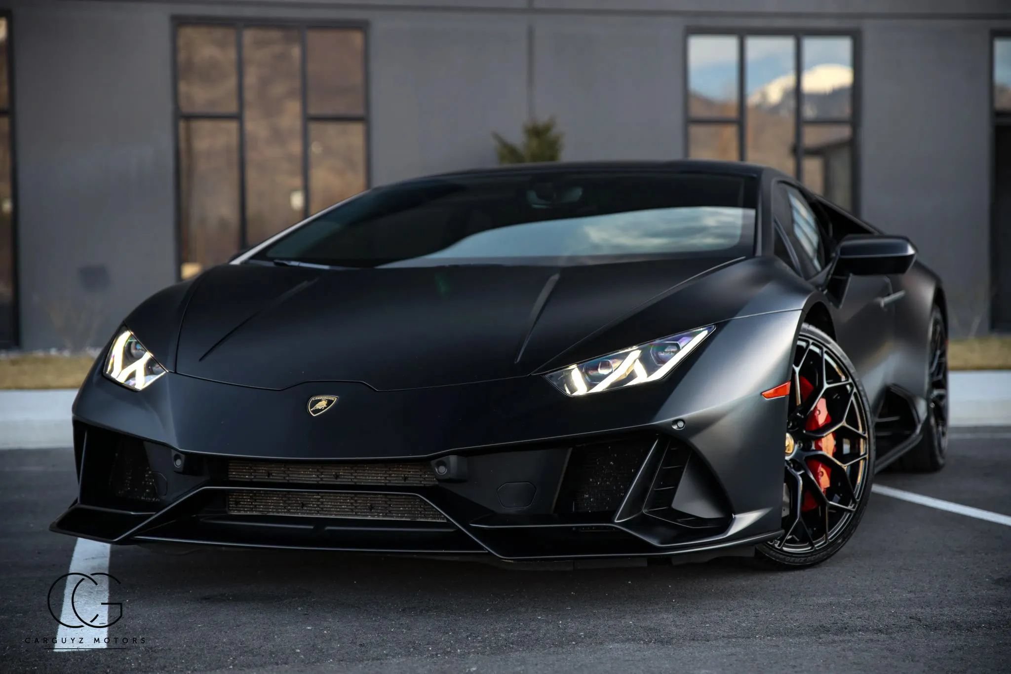 Used 2020 Lamborghini Huracan EVO AWD/4WD image 2