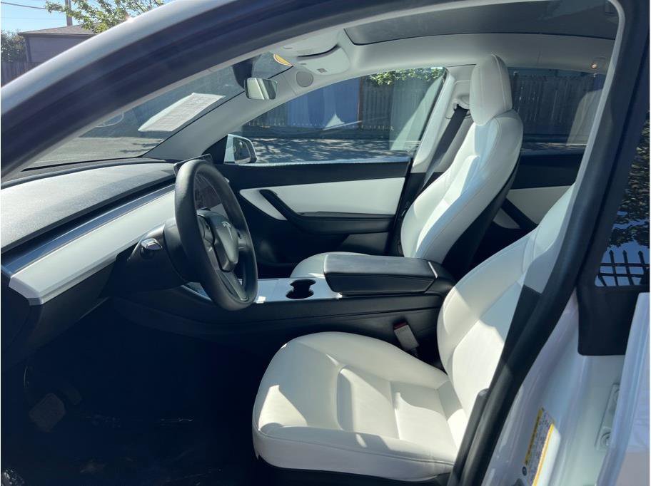 Used 2020 Tesla Model Y Long Range image 5