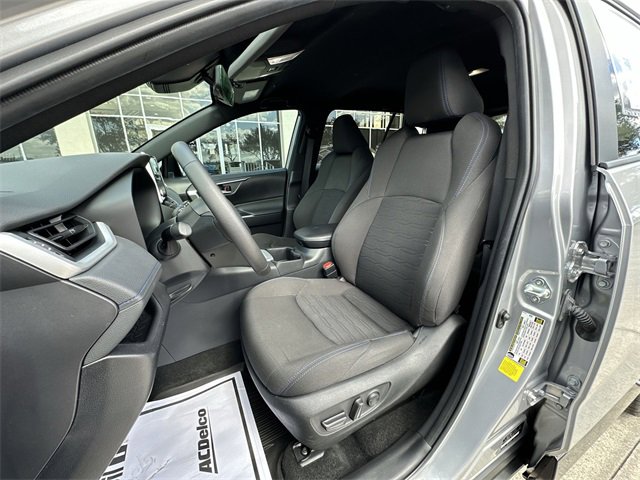 Used 2024 Toyota RAV4 SE image 19