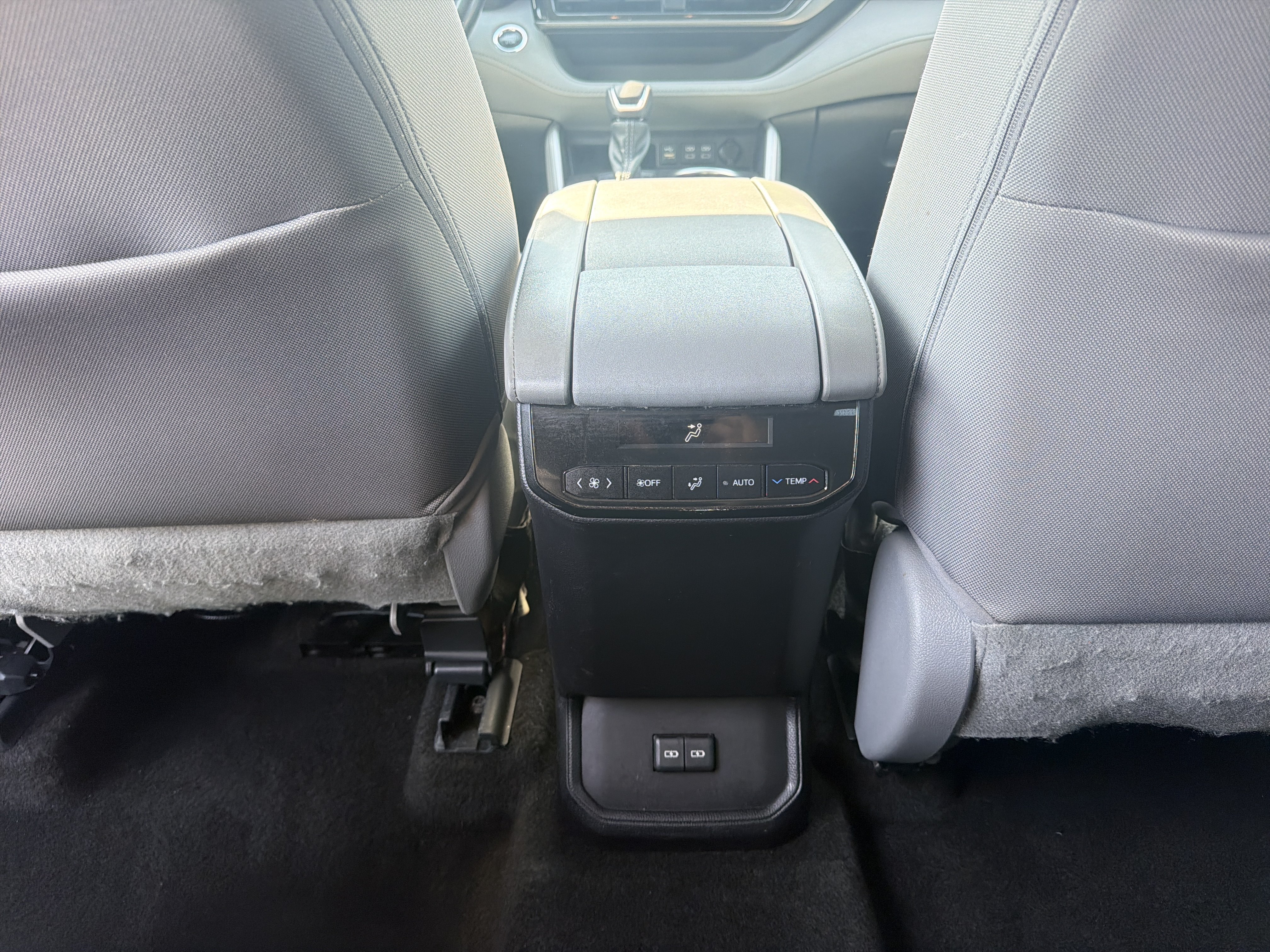 Used 2023 Toyota Highlander LE FWD image 28