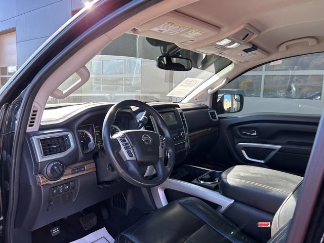 Used 2017 Nissan Titan SL image 9
